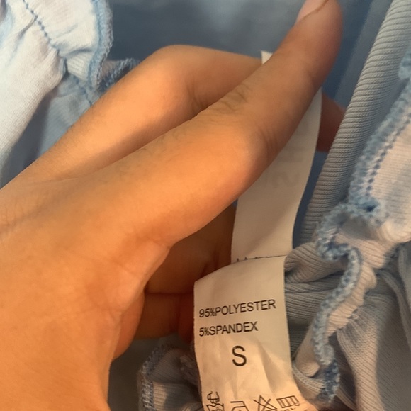 NWOT SHEIN LETTUCE EDGE CROP TOP - Picture 4 of 5